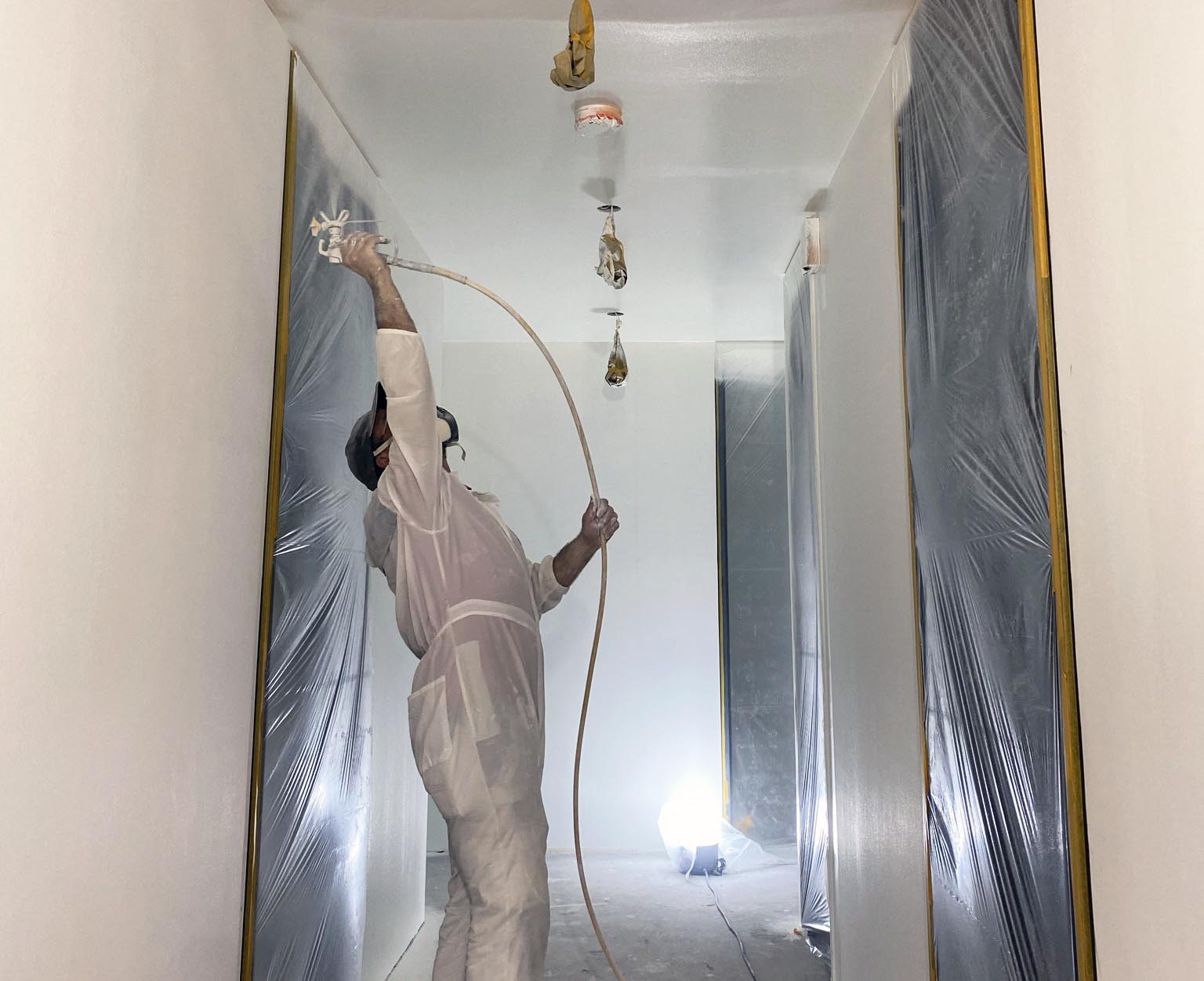 plafond sauzen met spuit schilder Groningen